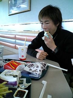 今日はマックでした