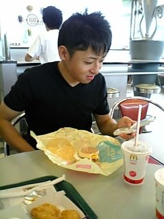 朝マック中